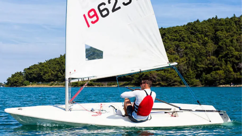 Laser : un petit bateau de plaisance et de compétition